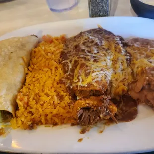 a plate of mexican food