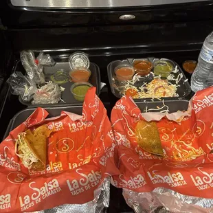 Pollo, chhecharons and papas