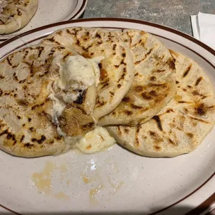 Pupusas Revueltas