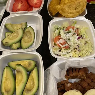 Avocado tomatoe Empanadas de carne Chicharrn and salad