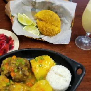 Empanadas, passion fruit juice in milk, and guisado de cola.