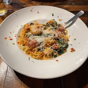 a plate of spaghetti and meatballs