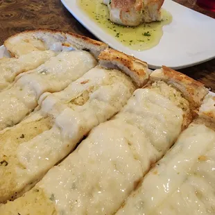 The best starters, garlic knots &amp; garlic cheese bread