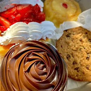Strawberry shortcake  Pineapple upside down cake  Boston cream  Oatmeal cookie