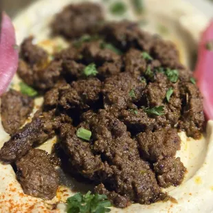 Hummus with lamb.
