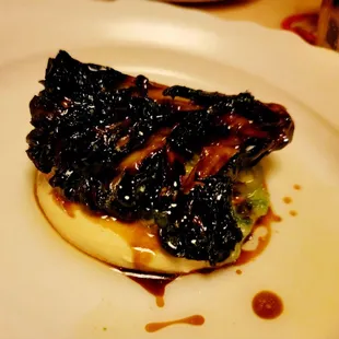 Oyster mushrooms over humus