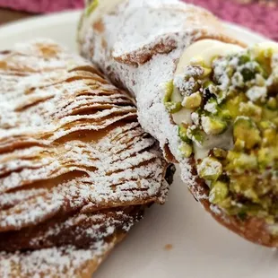 Sfogliatella Rccia and Cannoli