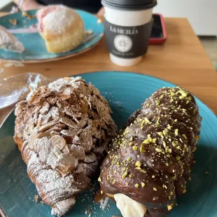 Traditional Cannoli