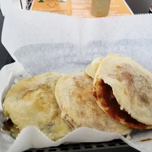 Gorditas de asado, rajas, y frijol.