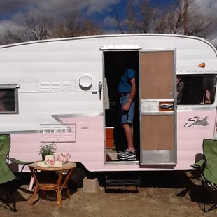 Vintage Shasta Renatl