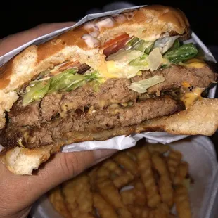 DOUBLE CHEESEBURGER X FRIES