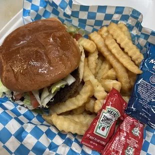 Cheeseburger &amp; fries