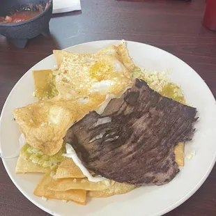 Chilaquiles verdes con bistec