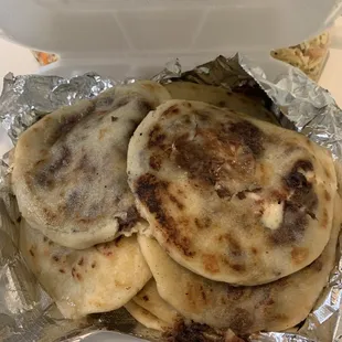Pupusas de Queso y frijol