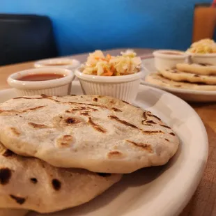 Dos revueltas dos con jalapeño y queso