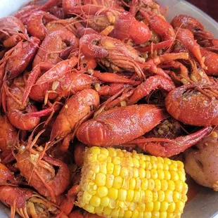 4 lbs of garlic butter crawfish