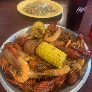 Crawfish, shrimp in spicy garlic sauce