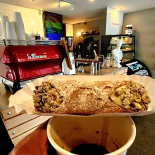 Espresso and a pistachio cannoli