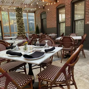 an outdoor dining area with tables and chairs