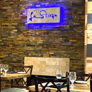 ables and chairs in a restaurant