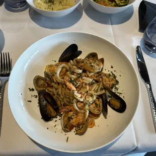 Linguini with seafood