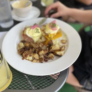 Heuvos Huevos Benedicto