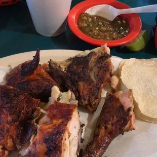 Pésimo servicio y grosero el chavo q estaba en la caja y