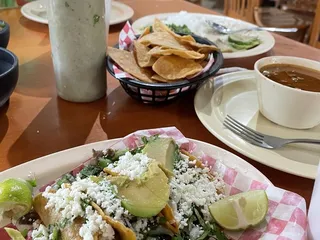 Kiki's Restaurant Familiar