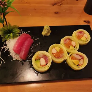 Tuna sashimi and Rainbow Naruto roll.  So fresh!!