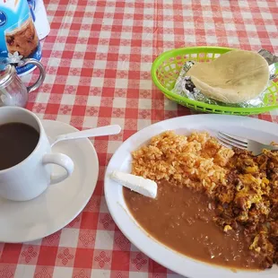 Mexican coffe, chorizo and eggs plate.