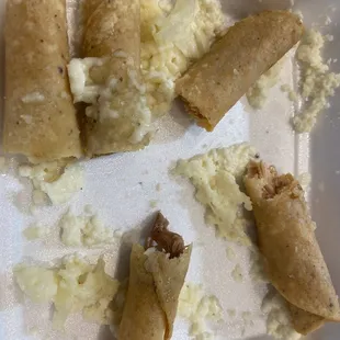 These I had to split in half so me n Babi can give them a try and YESSIR very flavorful shredded beef/potato/chicken and crispy