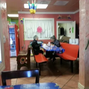 Abuelas eating lunch.  Perfect!