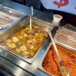 Hot deli serving some traditional fare.