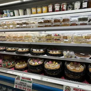 Mexican cakes, dessert slices, drinks