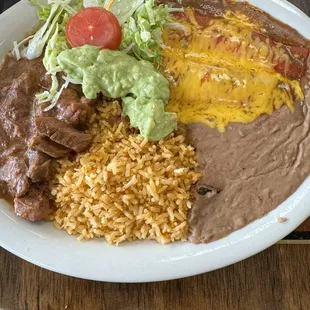 The food was piping hot and incredibly flavorful. The waitress provided exceptional service with a warm and efficient attitude.