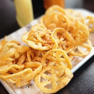 a plate of onion rings