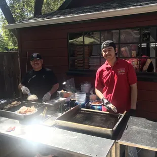 These folks cook the most delicious Mexican cuisine. We will contact La Taquiza Zarape soon!