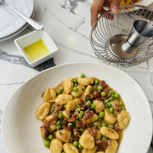 Gnocchi with pea and prosciutto