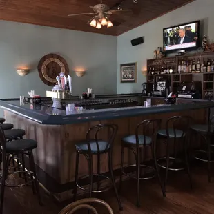 Lou&apos;s Lounge