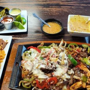 Alambre fajitas, queso cheese with beef added.