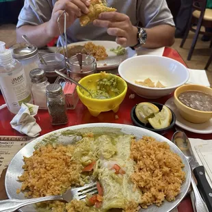 Enchiladas, tacos dorados