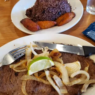 Bistec de Palomilla with moro rice and sweet plantains