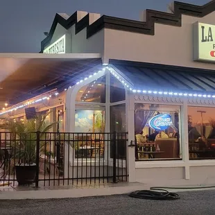 the outside of the restaurant