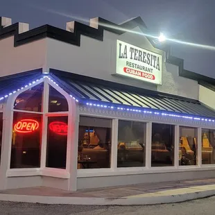 the outside of the restaurant