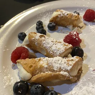 Cannoli - came with 4!