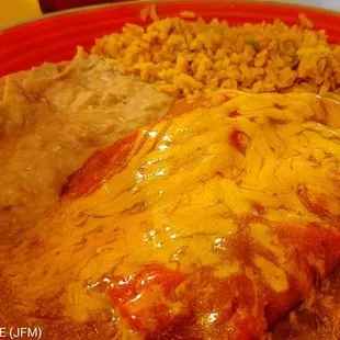 a plate of mexican food