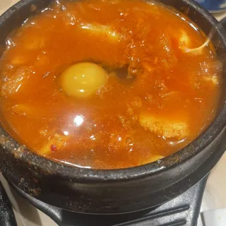 B4. Kimchi Soon Tofu/