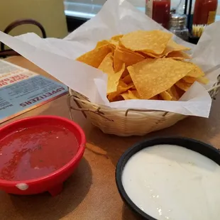 Chips with white sauce or traditional salsa.