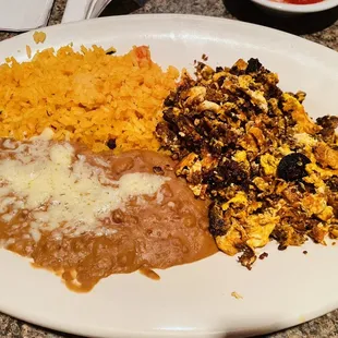 Huevos con Chorizo Lunch