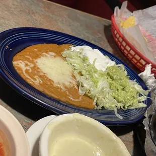 Beans, sour cream and lettuce